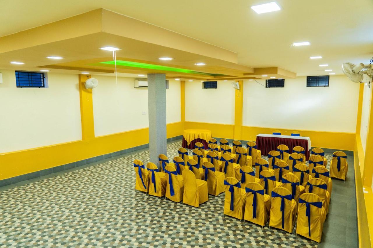 Hotel Bnson Blue Каттак Экстерьер фото