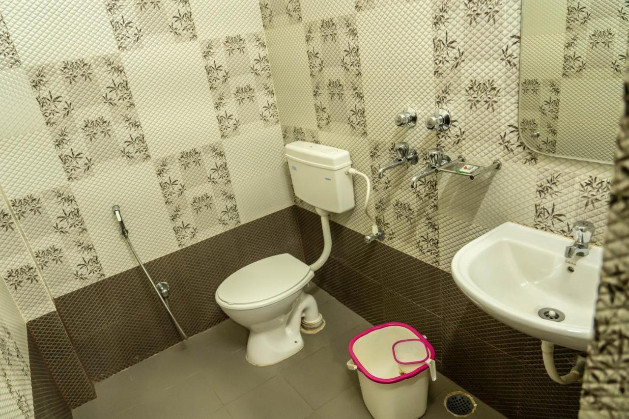 Hotel Bnson Blue Каттак Экстерьер фото