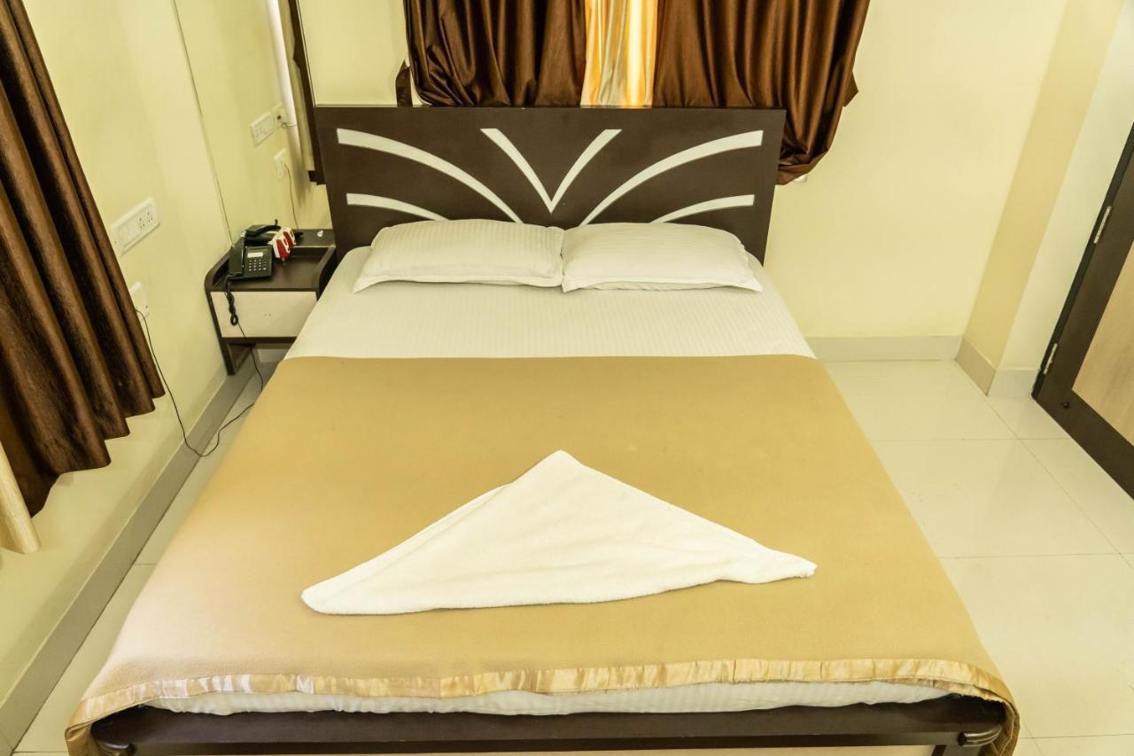 Hotel Bnson Blue Каттак Экстерьер фото